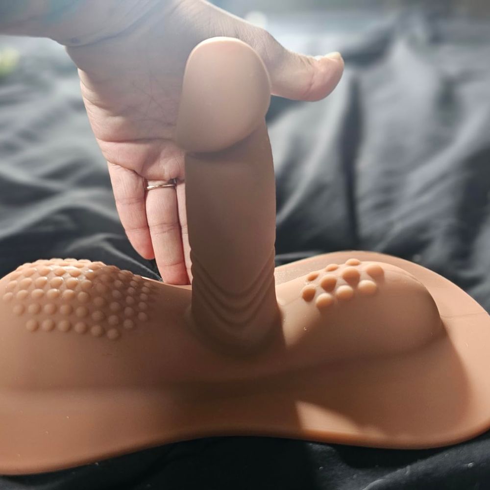 Novelty Sit & Ride-On 4.5 Inch DIldo Remote Control Vibrator with Smooth Textured Pad