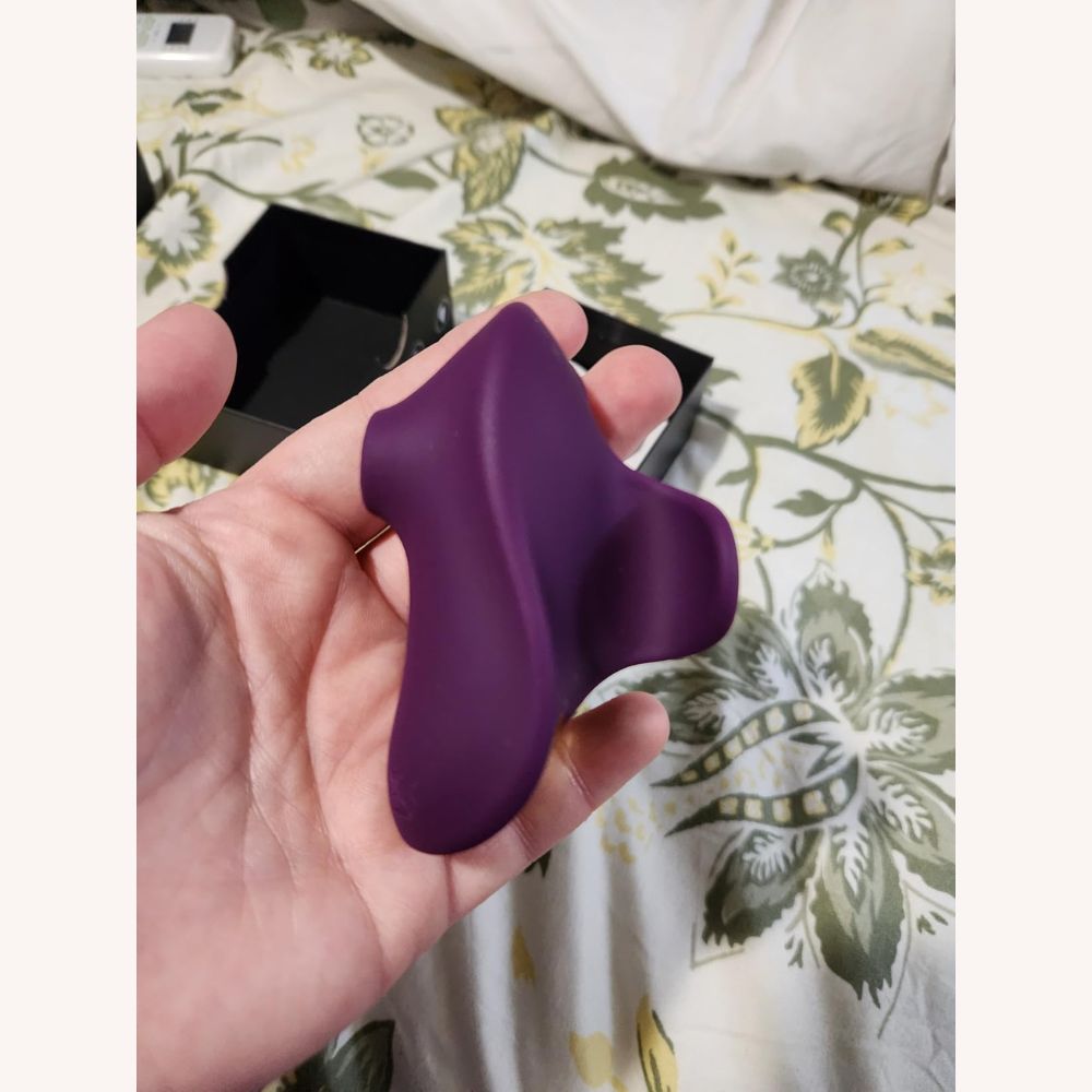 Precision Finger Vibrator - 10 Suction Modes, Lightweight, Cute Heart Design