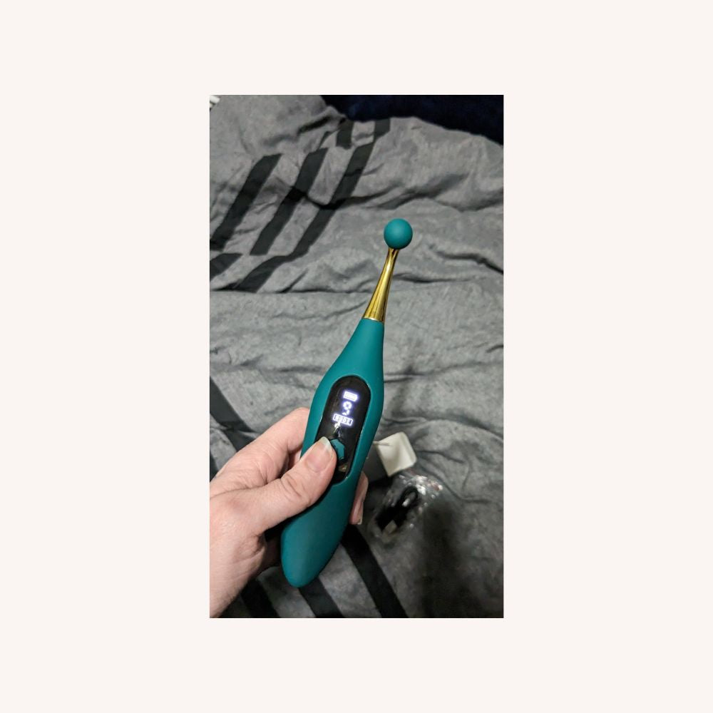 Sensual Clit Teaser Rechargeable Pinpoint Powerful Vibrator with LCD Screen Display